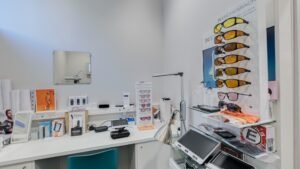 Opticien Versailles - Optic 2000 - face à la gare rive droite