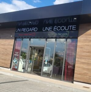 UN REGARD UNE ECOUTE