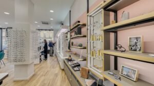 Opticien Versailles - Optic 2000 - face à la gare rive droite