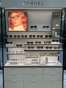  Oliver peoples