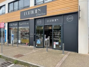 L'Opticien de l'Aube Rouge